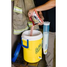 Sqwincher Lifestyle Shot - Pouring 2.5 in Cooler